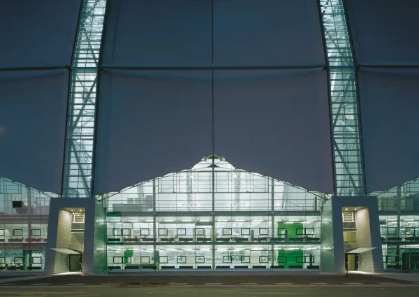 LICHT.studio Referenz: Cargo Lifter Werfthalle, Brand